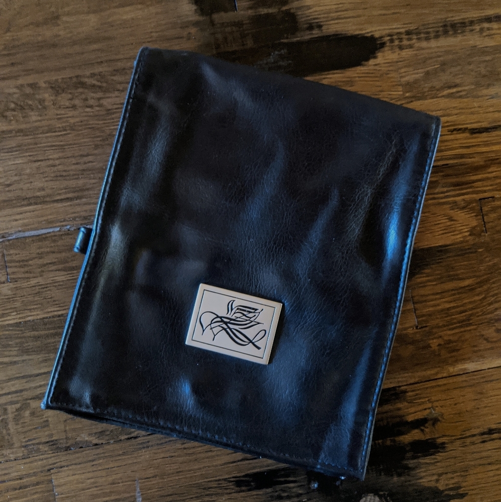 Like New! ZYRCA #1804 Beauty Supplies Holster Pouch. Beautiful!